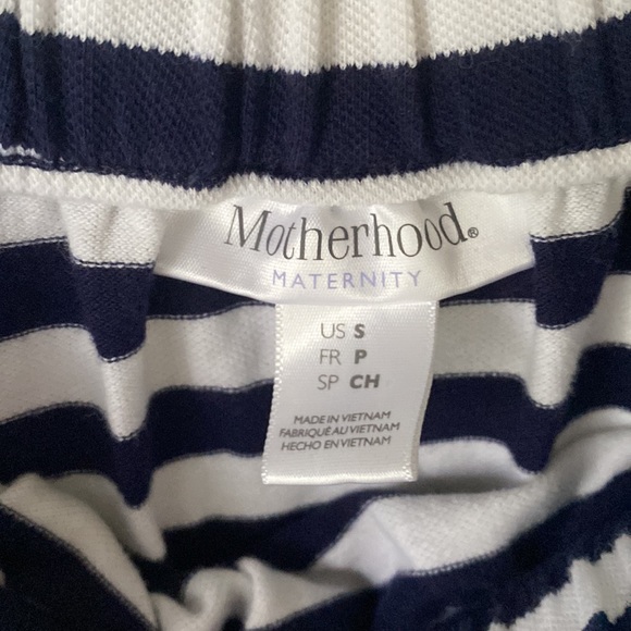 Off-the-shoulder striped maternity dress - Picture 2 of 3